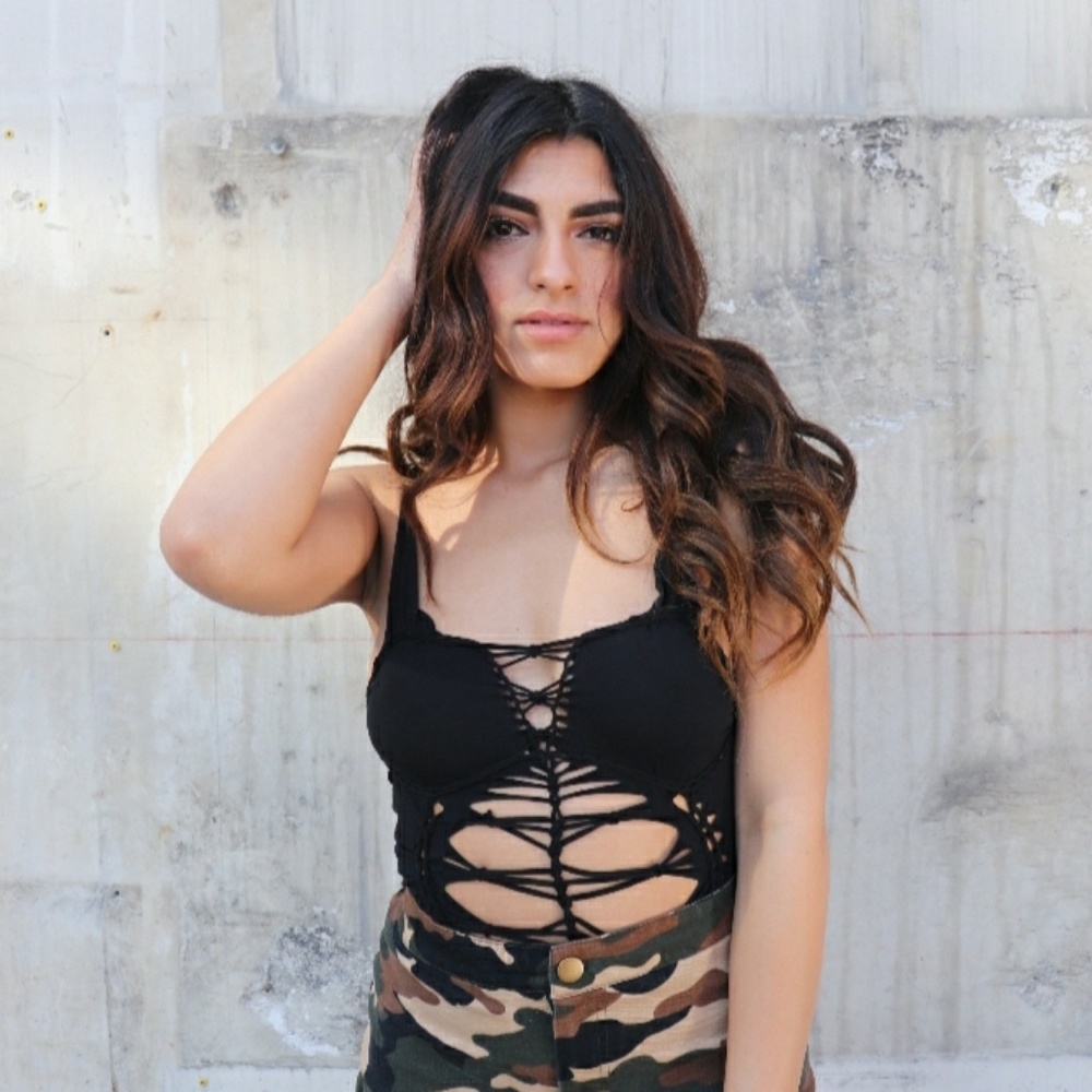 TWISTED SIZE LARGE TANK TOP